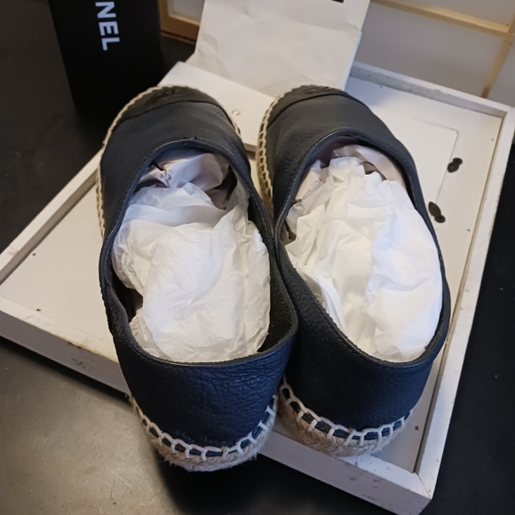 CHANEL leather/ suade lined flat never worn navy blue sz 37 comfy shoes - Picture 2 of 7